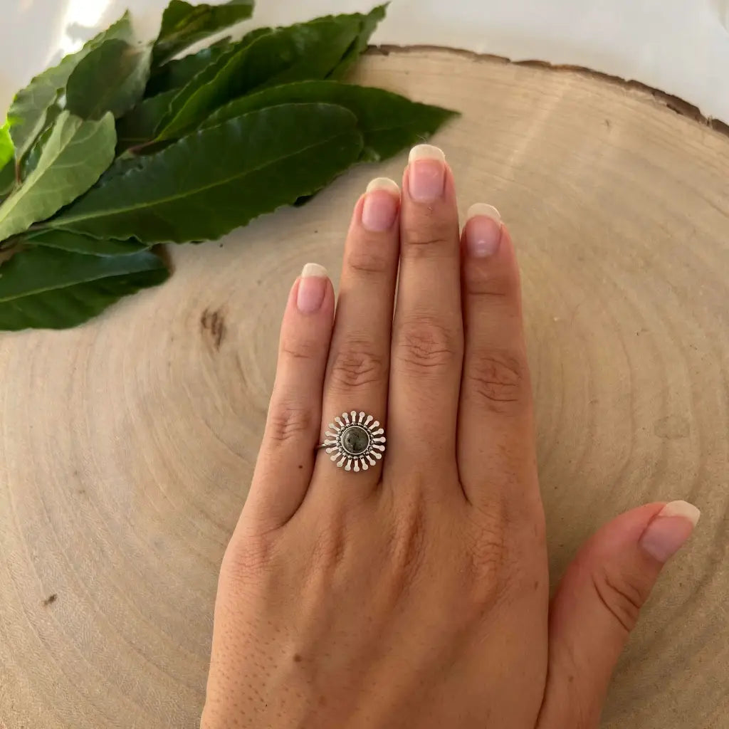 Bague ajustable Fleur avec Pierre Naturelle - Labradorite