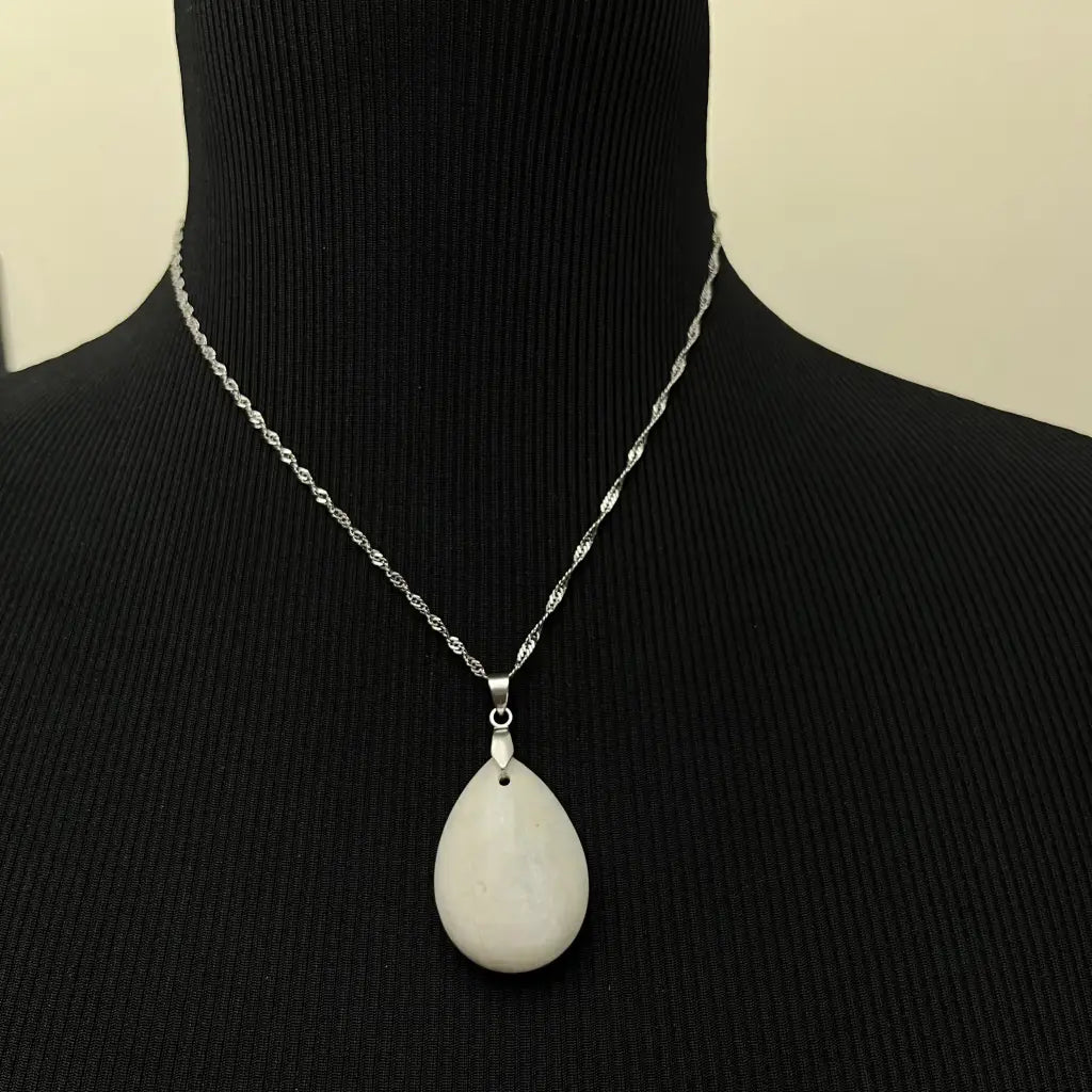 Collier Pierre de Lune Bleutée: Élégance & Vertus Naturelles