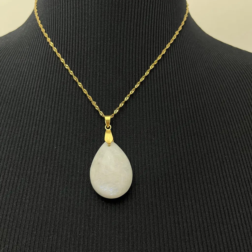 Collier Pierre de Lune Bleutée: Élégance & Vertus Naturelles