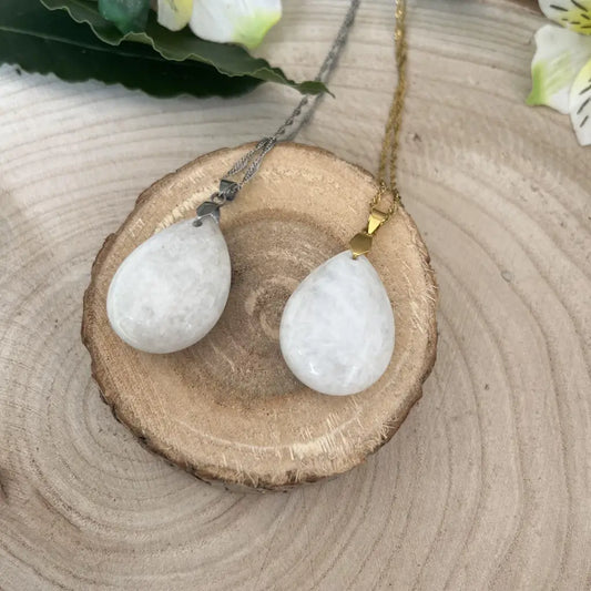 Collier Pierre de Lune Bleutée: Élégance & Vertus Naturelles