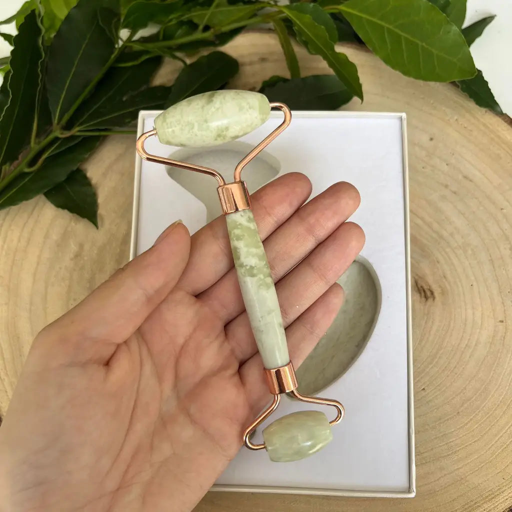 Gua Sha et Rouleau en Jade pour un Teint Rayonnant - Gua