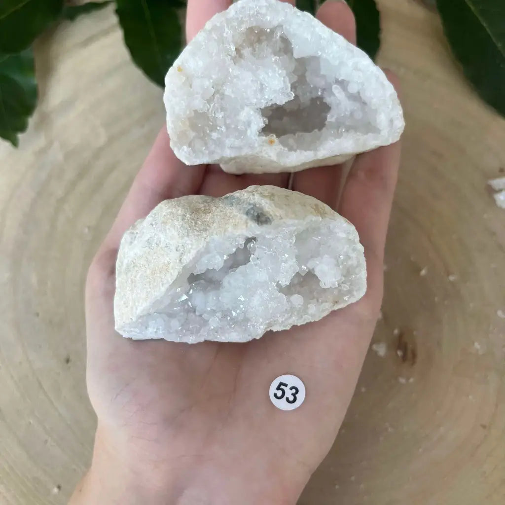 La Géode de Calcite Blanche: Un Joyau Terrestre - 53