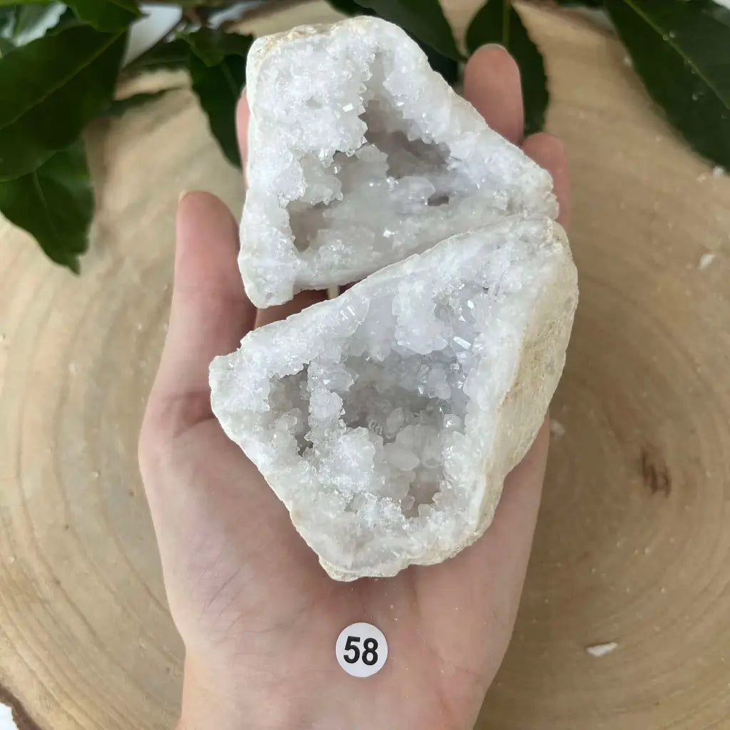 La Géode de Calcite Blanche: Un Joyau Terrestre - 58