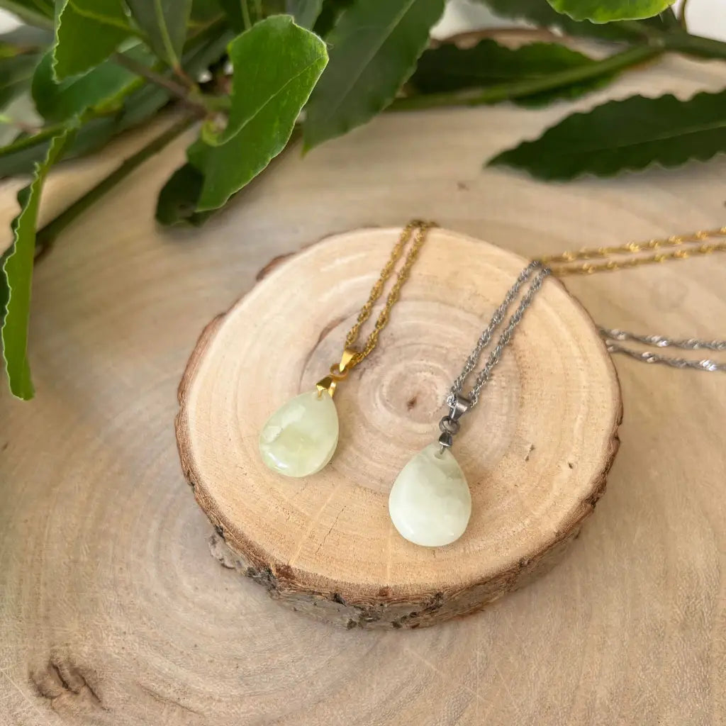 Pendentif en Jade: Alliez élégance et sérénité