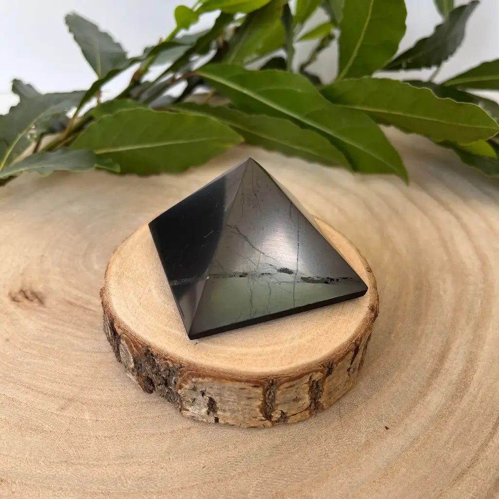 Pyramide de Shungite: Contre les Ondes Nocives - 50x50x50